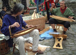 S&uuml;&szlig;holz auf Burg Bilstein 2002